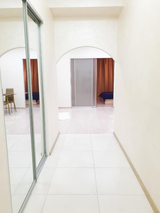 Шикарная Vip Квартира 8 Мин Пешком От М Дарница Kyiv Exterior photo